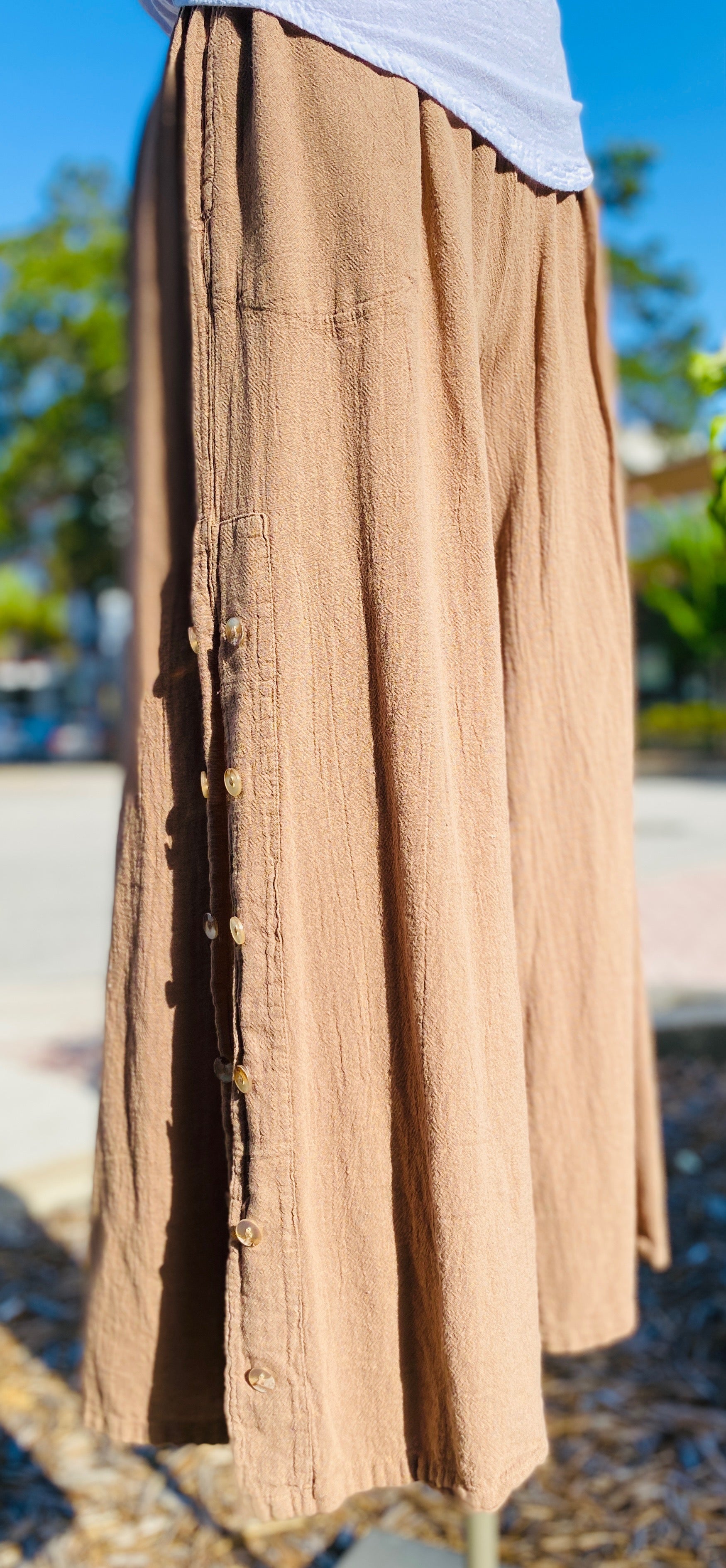Rickie Closed Button-Detailed Capri Pants